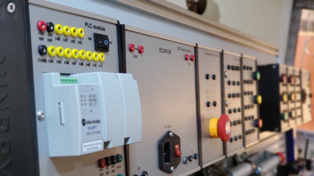 Engineering lab photo 7